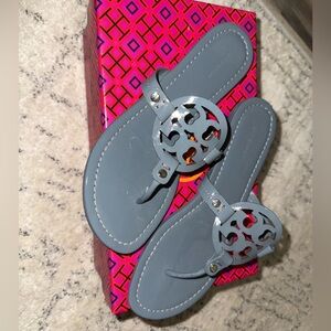 Tory Burch Rainwater Miller Logo Patent Leather Sandals 8.5 reposh need a 9